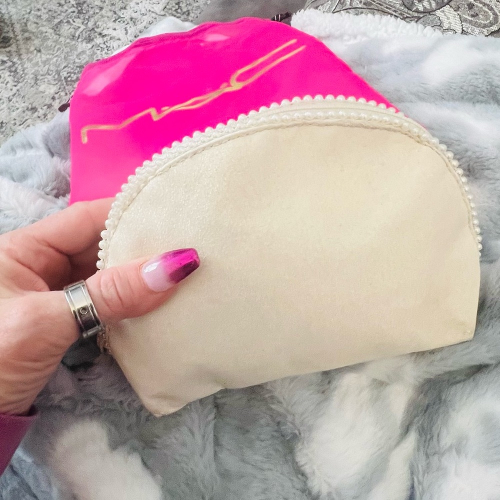 MAC COSMETICS CREAM GLITTERED CAMEO COSMETIC BAG